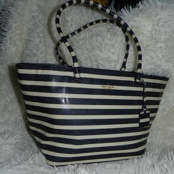 Kate Spade Seaside Navy Stripe Harmony O Tote🆕SHIPS FAST🏃‍♀💨⚡🚚 - Picture 1 of 15